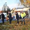 Landrat Thomas Balcerowski, der stellv. Oberbürgermeister der Stadt Halberstadt, Thomas Rimpler, die Geschäftsführerin der Halberstädter Verkehrs-GmbH, Claudia Stein und der Geschäftsführer der Baufirma TSB Harz GmbH, Detlef Rosenbusch.