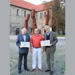ÖSA spendet 3.500 Euro für das Cage Projekt und 1500 Euro an den Förderverein Kunstausstellung Johann-Peter Hinz e.V .