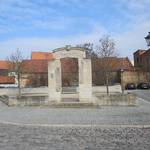 Dieses Haus gehörte dem Halberstädter Hofjuden Berend Lehmann. Zusehen ist noch das Eingangsportal. - Judenstraße