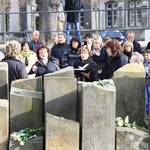 12. April 2012 an den Steinen der Erinnerung - Gedenken an die  im Jahr 1942 deportierten Halberstädter Juden.