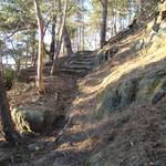 Thekenberge  Treppe am Krähenhüttenfelsen.