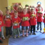 Kinder der KITA Sonnenschein danken für die Obstspende