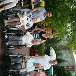 Gemeinsam mit ihren Pflegern besuchten die Bewohner des Senioren-Service-Zentrums 'Haus Pawlow' das Stadtteilfest in der grünen Mitte.