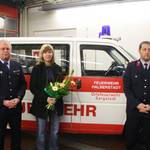 Zwei neue Fahrzeuge wurden am Dienstagabend in der Feuerwache offiziell an die Feuerwehr Halberstadt übergeben.  - Foto: Ute Huch