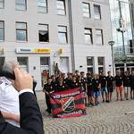 Junge Fußballer des VfB Germania feiern Aufstieg auf Rathausbalkon in Halberstadt - Oberbürgermeister Henke begrüßt und beglückwünscht beide Mannschaften