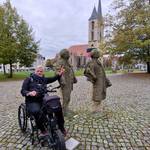 Hans-Jürgen Rohe rollt durch Halberstadt