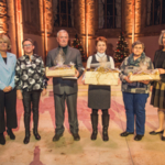 Auszeichnung für den Landkreis Harz: (v.l.n.r.) Landeswahlleiterin Christa Dieckmann, Susann Arnold-Wind in Vertretung für Landrat Thomas Balcerowski, Carsten Nell, Wiebke Preuß, Rosemarie Kaika für die Stadt Falkenstein, Ministerin Dr. Tamara Zieschang