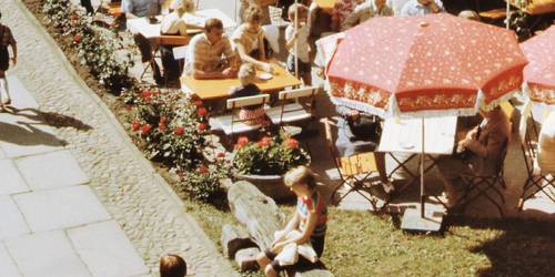 Blick in den Museumsvorhof 1986 zu den Arbeiterfestspielen